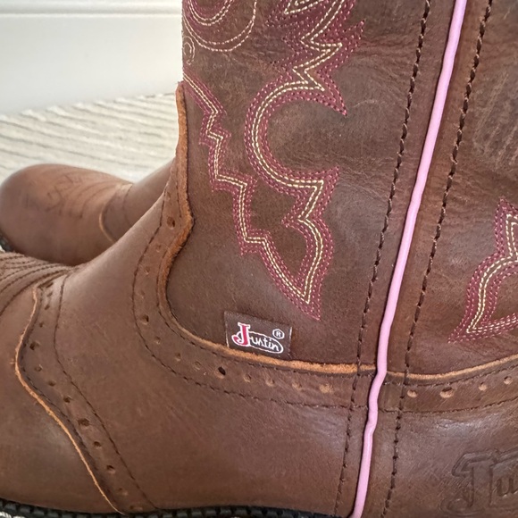 Justin Cowboy Boots - Picture 8 of 10